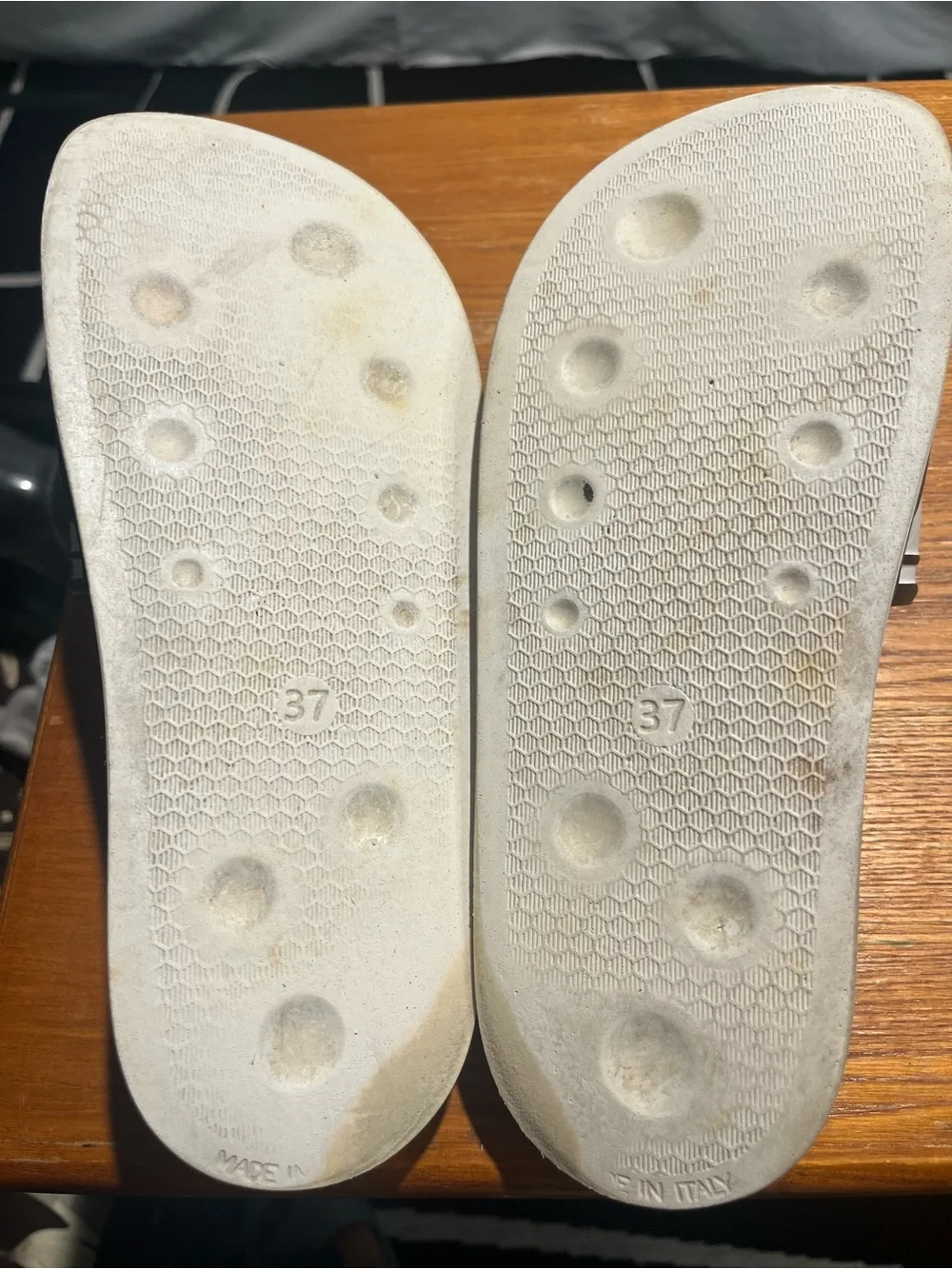 OFFWHITE Men’s Logo Pool White & Black Faux leather upper w/ rubber sole Slider